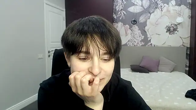 Snapshot of EmiliaYours chatting on February 2025 04:13:02 PM EmiliaYours online show from February 2025 04:13:02 PM