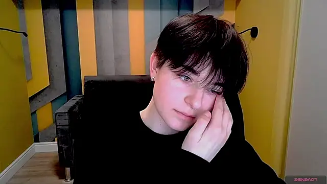 Snapshot of EmiliaYours chatting on February 2025 01:32:01 PM EmiliaYours online show from February 2025 01:32:01 PM