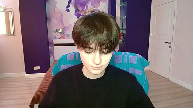 Snapshot of EmiliaYours chatting on February 2025 01:33:01 PM EmiliaYours online show from February 2025 01:33:01 PM