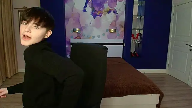 Snapshot of EmiliaYours chatting on March 2025 04:11:01 PM EmiliaYours online show from March 2025 04:11:01 PM