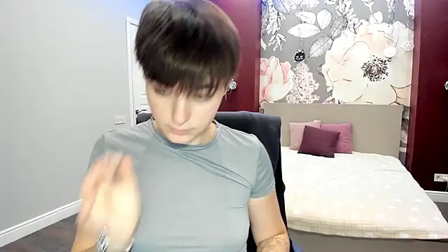 Snapshot of EmiliaYours chatting on September 2025 03:23:01 PM EmiliaYours online show from September 2025 03:23:01 PM