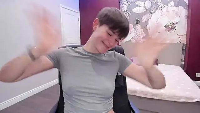 Snapshot of EmiliaYours chatting on September 2025 03:12:01 PM EmiliaYours online show from September 2025 03:12:01 PM