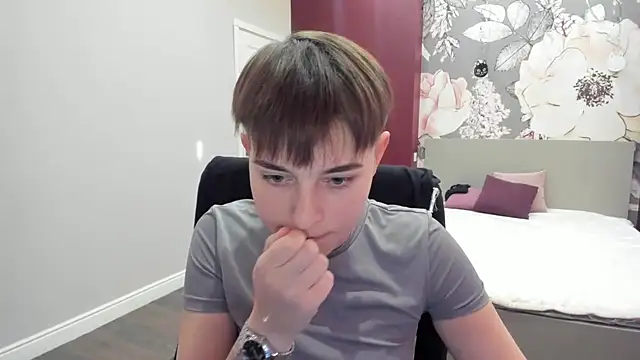 Snapshot of EmiliaYours chatting on September 2025 01:57:02 PM EmiliaYours online show from September 2025 01:57:02 PM