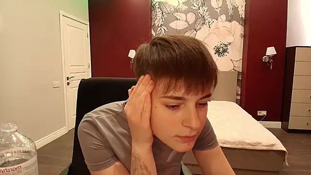 Snapshot of EmiliaYours chatting on September 2025 02:42:02 PM EmiliaYours online show from September 2025 02:42:02 PM