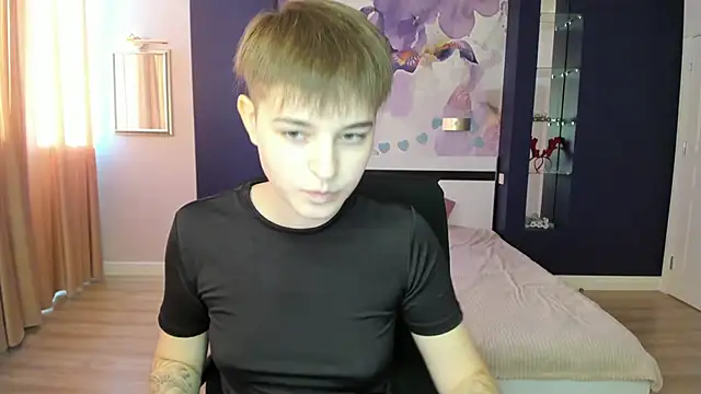 Snapshot of EmiliaYours chatting on September 2025 01:49:01 PM EmiliaYours online show from September 2025 01:49:01 PM