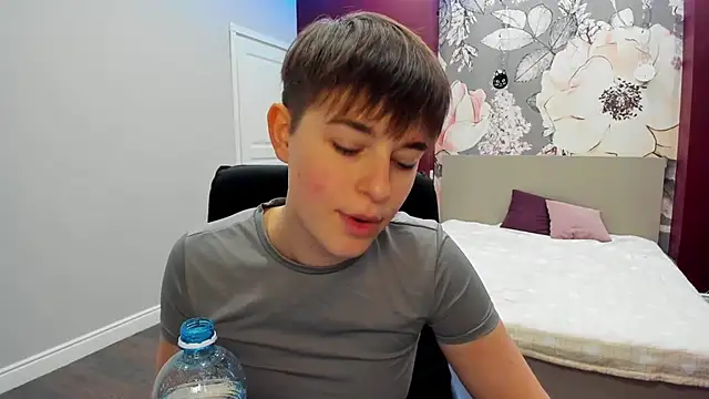 Snapshot of EmiliaYours chatting on October 2025 01:42:02 PM EmiliaYours online show from October 2025 01:42:02 PM