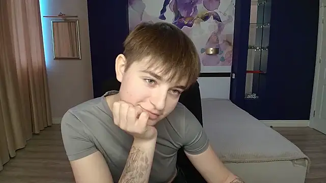 Snapshot of EmiliaYours chatting on October 2025 01:12:02 PM EmiliaYours online show from October 2025 01:12:02 PM