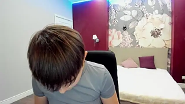 Snapshot of EmiliaYours chatting on October 2025 01:40:02 PM EmiliaYours online show from October 2025 01:40:02 PM