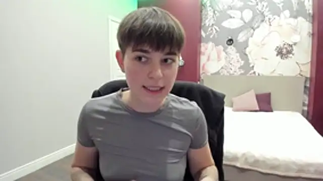 Snapshot of EmiliaYours chatting on November 2025 02:17:01 PM EmiliaYours online show from November 2025 02:17:01 PM