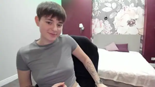 Snapshot of EmiliaYours chatting on November 2025 02:28:01 PM EmiliaYours online show from November 2025 02:28:01 PM