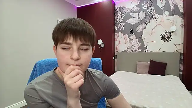 EmiliaYours online show from March 2026 02:06:02 PM