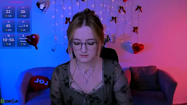 luna berryy online show from April 2026 07:10:01 PM