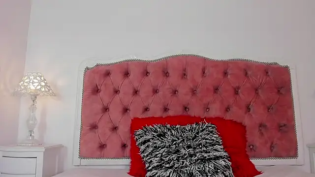 amberlitle online show from October 2025 01:44:01 PM