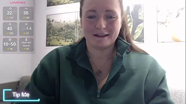 Snapshot of BustyBonnieUK chatting on January 2025 08:36:02 PM BustyBonnieUK online show from January 2025 08:36:02 PM