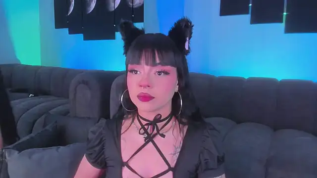 maddy walker online show from April 2026 12:16:02 PM