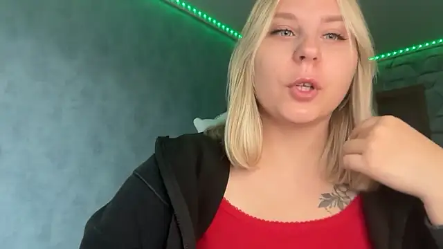 Snapshot of Thalia__Star chatting on October 2025 10:56:02 AM Thalia Star online show from October 2025 10:56:02 AM