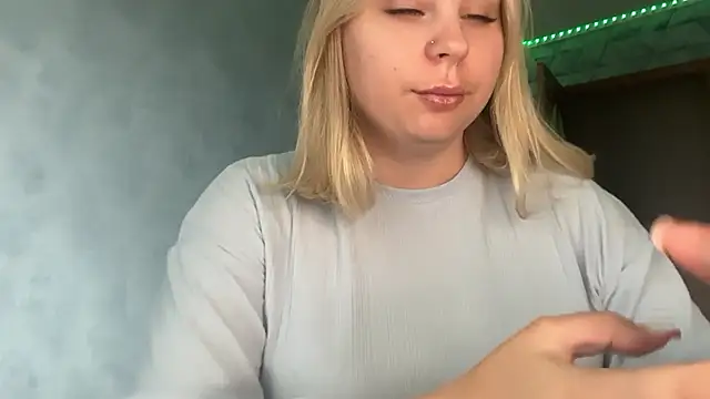 Snapshot of Thalia__Star chatting on October 2025 11:07:02 AM Thalia Star online show from October 2025 11:07:02 AM