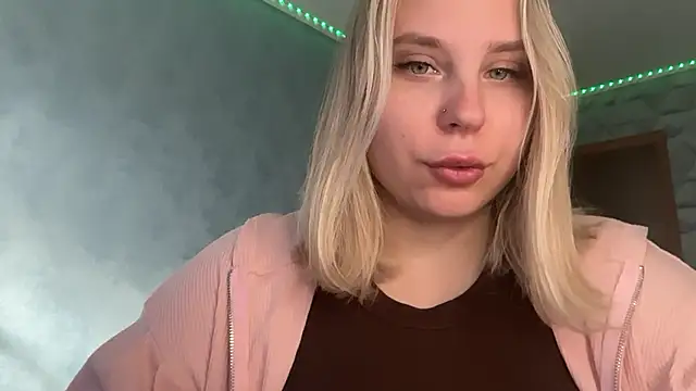 Snapshot of Thalia__Star chatting on October 2025 10:48:01 AM Thalia Star online show from October 2025 10:48:01 AM