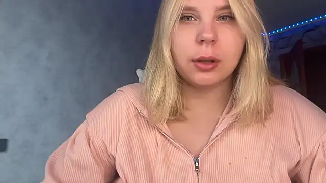 Snapshot of Thalia__Star chatting on October 2025 09:00:01 AM Thalia Star online show from October 2025 09:00:01 AM