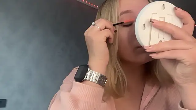 Snapshot of Thalia__Star chatting on October 2025 08:38:01 AM Thalia Star online show from October 2025 08:38:01 AM