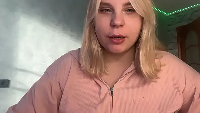 Snapshot of Thalia__Star chatting on November 2025 11:10:01 AM Thalia Star online show from November 2025 11:10:01 AM