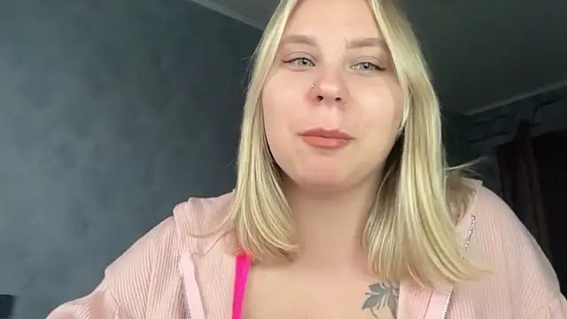 Snapshot of Thalia__Star chatting on November 2025 11:41:01 AM Thalia Star online show from November 2025 11:41:01 AM