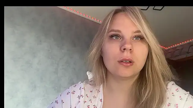 Snapshot of Thalia__Star chatting on April 2026 09:04:01 AM Thalia Star online show from April 2026 09:04:01 AM