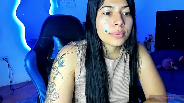 Caro kitty- online show from December 2025 02:34:02 PM