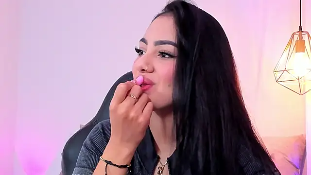 Snapshot of mallie_quinn chatting on December 2024 01:11:02 PM mallie quinn online show from December 2024 01:11:02 PM