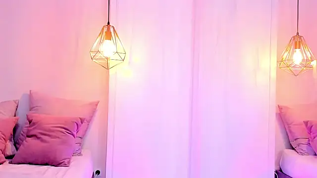 Snapshot of mallie_quinn chatting on December 2024 05:15:02 PM mallie quinn online show from December 2024 05:15:02 PM