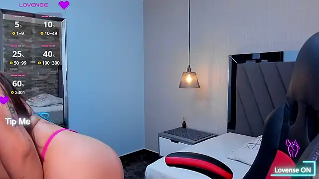 LIANEUMANN online show from March 2025 10:53:01 PM