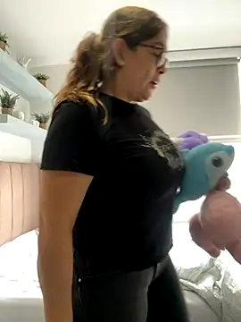 Snapshot of AntonellaAlondra4 chatting on October 2025 02:21:02 PM AntonellaAlondra4 online show from October 2025 02:21:02 PM