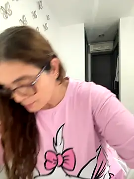 Snapshot of AntonellaAlondra4 chatting on November 2025 12:58:02 PM AntonellaAlondra4 online show from November 2025 12:58:02 PM