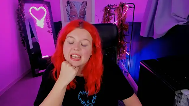NielletaBlossom online show from December 2024 08:22:01 AM
