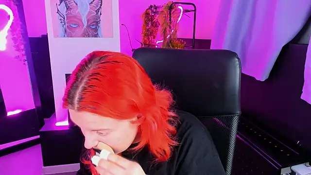 NielletaBlossom online show from December 2024 05:17:01 AM