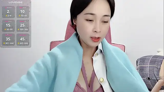 Snapshot of Qwi-V1 chatting on February 2025 11:13:02 PM Qwi-V1 online show from February 2025 11:13:02 PM