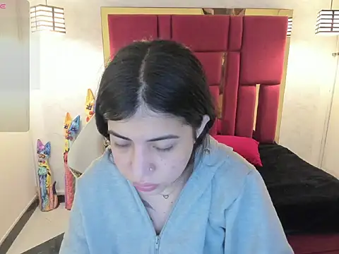 Snapshot of Violet_m chatting on October 2025 11:31:02 AM Violet m online show from October 2025 11:31:02 AM