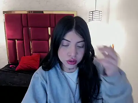 Snapshot of Violet_m chatting on October 2025 12:19:02 PM Violet m online show from October 2025 12:19:02 PM