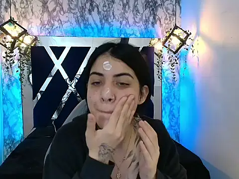 Snapshot of Violet_m chatting on November 2025 12:04:02 PM Violet m online show from November 2025 12:04:02 PM