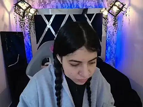 Snapshot of Violet_m chatting on November 2025 11:55:02 AM Violet m online show from November 2025 11:55:02 AM