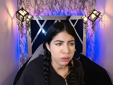 Snapshot of Violet_m chatting on November 2025 12:05:02 PM Violet m online show from November 2025 12:05:02 PM