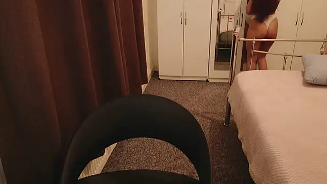 Snapshot of karlaolivia chatting on October 2025 10:12:02 AM karlaolivia online show from October 2025 10:12:02 AM