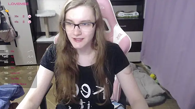 Snapshot of Tomato_Tease chatting on September 2025 04:31:02 PM Tomato Tease online show from September 2025 04:31:02 PM