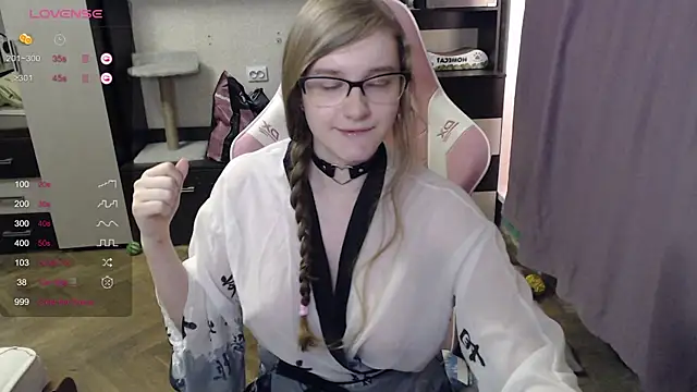 Snapshot of Tomato_Tease chatting on October 2025 02:07:01 PM Tomato Tease online show from October 2025 02:07:01 PM