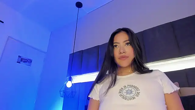 Snapshot of nicolle_pierce chatting on January 2025 06:24:01 PM nicolle pierce online show from January 2025 06:24:01 PM