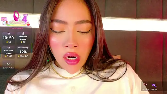 nicolle pierce online show from November 2025 02:02:01 PM