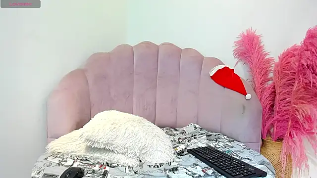 Urlovex1 online show from December 2024 04:18:01 AM