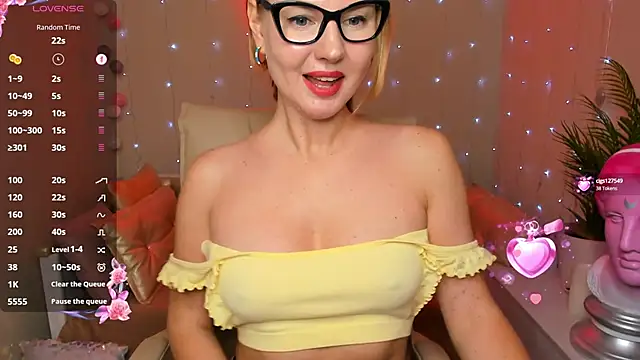 Snapshot of Angel_Nikole chatting on December 2024 01:58:02 AM Angel Nikole online show from December 2024 01:58:02 AM