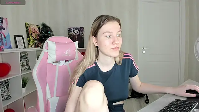 Mariel Brown online show from February 2025 02:46:02 PM