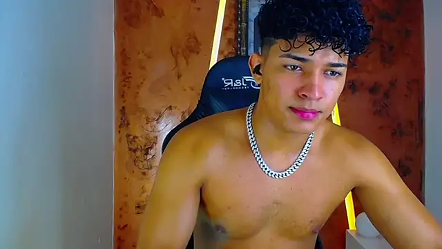 jamescurli  online show from February 2025 07:26:01 AM